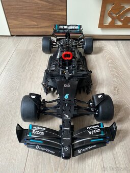 Stavebnica Technic 42171 Mercedes-AMG F1 - 4