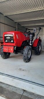 Predám traktor s náradím - 4