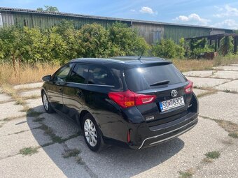 Toyota Auris Touring Sports 1.6 l - 6M/T - 4