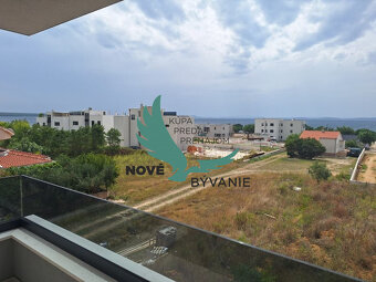 Chorvátsko-Na predaj apartmán so strešnou terasou a bazénom  - 4