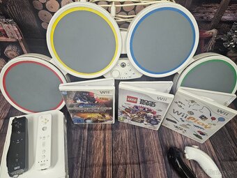 Nintendo Wii, 2 ovládače, bicie, 3 hry - 4