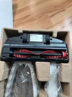 Tyčový vysávač Electrolux 300 clean nové príslušenstvo - 4