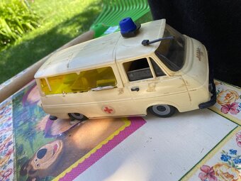 KDN sanitka model autíčka - 4