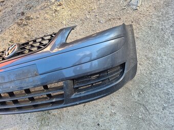 Predám predný nárazník na Volkswagen Touran mk1 - S MASKOU- - 4