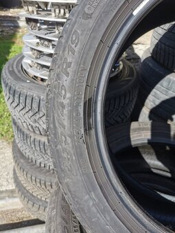 255/45R19 - 4