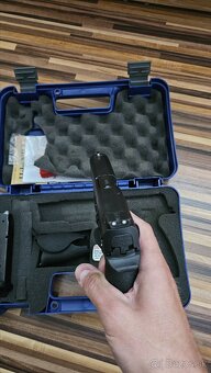 Smith & Wesson MP9 - 4