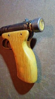 Staršia vzduchová pištoľ „Lov 2“ 4.5mm – zberateľský kus po - 4