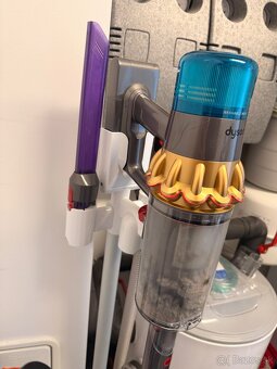 PREDÁM DYSON V15 - 4