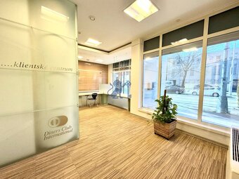 Obchodno- kancelársky priestor s výkladom na Nám. slobody - 4