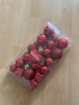 Červené vianočné ozdoby - 4