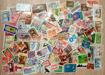 Predám balík poštových známok 1000 ks. č 4 - 4