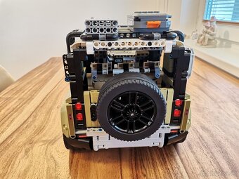 Land Rover Defender - 4