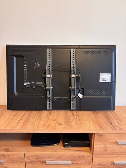 Samsung TV UE40D5000pw - 4