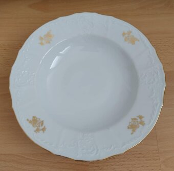Biely porcelánový set so zlatými ornamentmi - 4