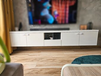 Predám masívnu TV skrinku 240x43x42cm - 4