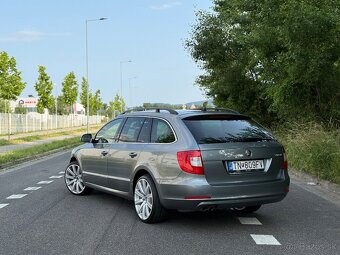 Škoda Superb Combi 2.0 TDI CR 140k Elegance - 4