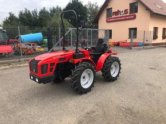 Malotraktor AGT 960 R - otočné pracoviště, 50 HP - 4