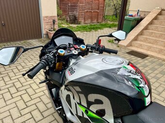 Aprilia Tuno factory 1100 V4 - 4