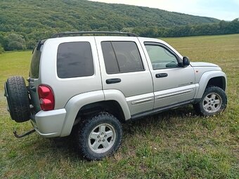 Predám Jeep Cherokee KJ - 4