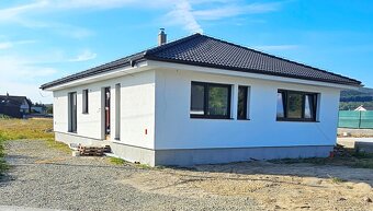 Velky 5 izbovy bungalov 15 min od Kosic - 4