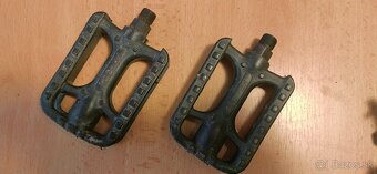 Gripy a pedále na bicykel - 4