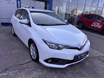 Toyota Auris 1.6 D-4D S&S Executive 9/2015 - 4