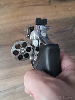 Taurus 357 Magnum - 4