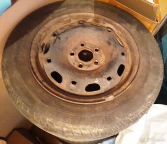 Predám 2 ks celoročných kolies 165/70 R14, pasujú na Fábiu, - 4