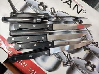 Kuchynske hrnce a noze - 4