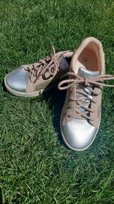 Sandále, tenisky a spoločenská dievčenská obuv - 4