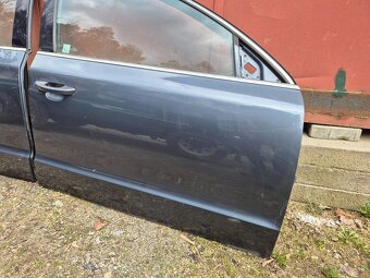 Predám pravé dvere na Škoda Superb 2 II sedan - 4
