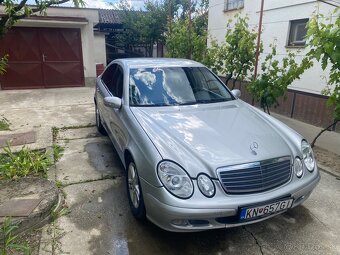Mercedes E320 - 4