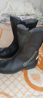 Ponúkam na predaj nejaké oblečenie na Moto. - 4