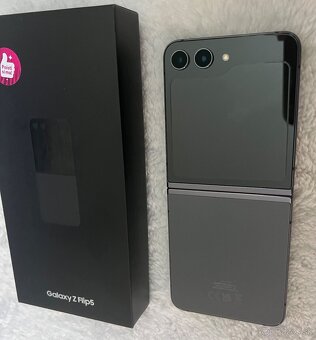 Samsung Galaxy Z Flip5 RAM 8GB/512GB RAM - 4
