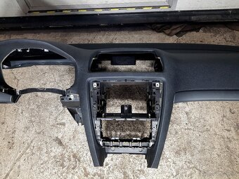 Predám originálnu palubovku Škoda Octavia 2 Facelift - 4