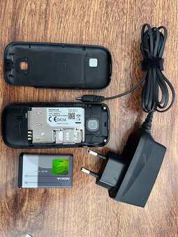 Nokia 2330-c2 klasická nokia (ročník 2009) - 4