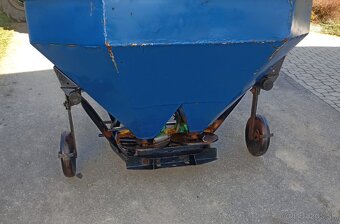 Rozmetadlo umelého hnojiva Amazone 1000L - 4