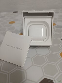 AirPods 4 s ANC - 4