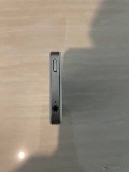 Predám iPhone 4 - 4