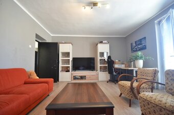 EXKLUZÍVNE-NA PREDAJ 2-generačný rodinný dom v slepej ulici - 4