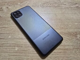 Samsung A12 ma len velmi jemne znamky pouzivania telefon s n - 4