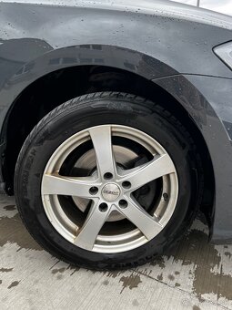 Volkswagen Golf VII Combi 2.0 TDI DSG Highline - 4