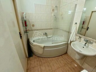 Neprehliadni - Slnečný veľkometrážny 3 izbový byt s… - 4