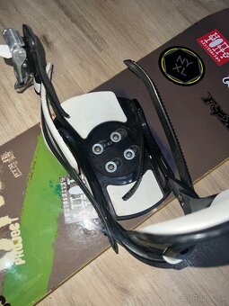 Snowboard + vybavenie - 4