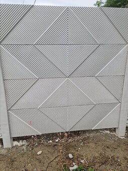 Podhrabová doska, Betónový plot - VÝCHOD POZOR - 4