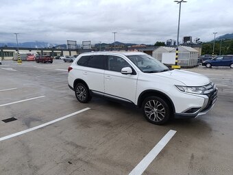 Mitsubishi Outlander INSTYLE 7-miestne - 4