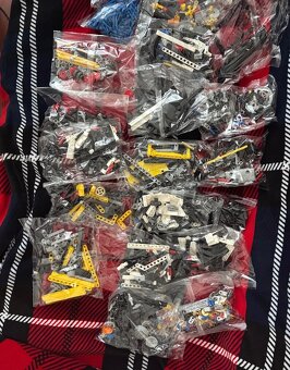 Lego Technic 42130 BMW M 1000 RR - 4
