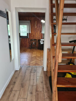 Zaujímavá pekná priestranná murovaná chata v prírode - 4