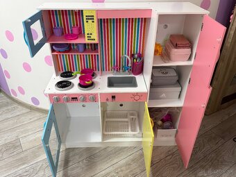 Predám detskú kuchynku a stolík so stoličkou - 4