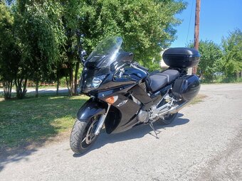 Yamaha FJR 1300 - 4
